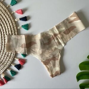 Victoria's Secret PINK No Show Thong Panty Winter White Camo Large NEW